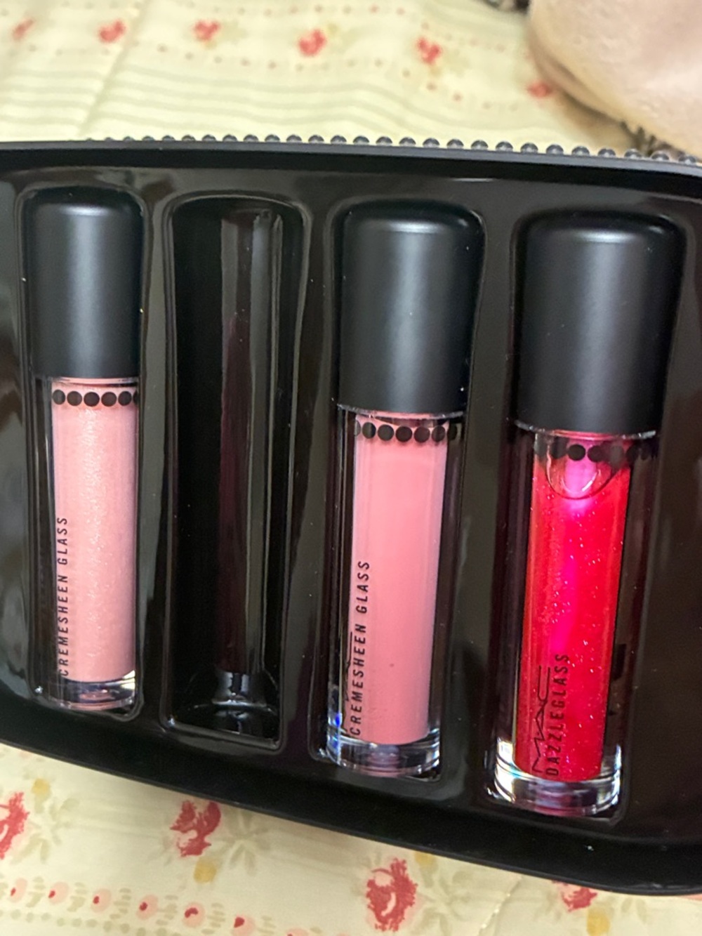 3 MAC Cosmetics OBJECTS OF AFFECTION HOLIDAY Lip gloss Cremesheen DAZZLEGLASS